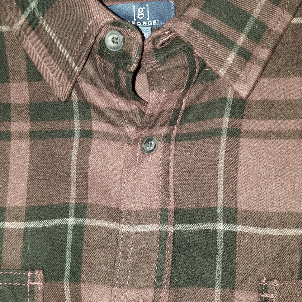 A 2XL PLAD  BROWNISH/ MAROONISH LONG SLEEVE SHIR.